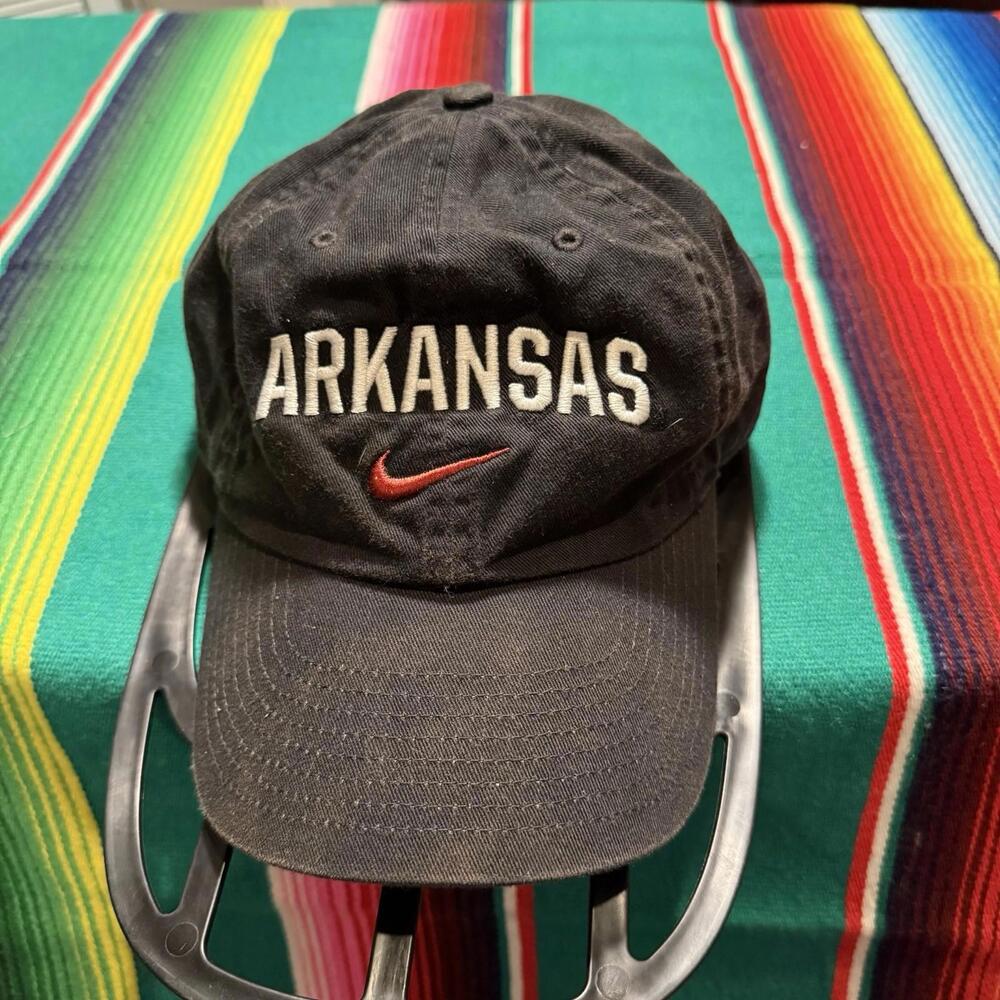 Nike University Of Arkansas‎ Heritage 86 Black Strapback Hat Cap Size Mens OSFA